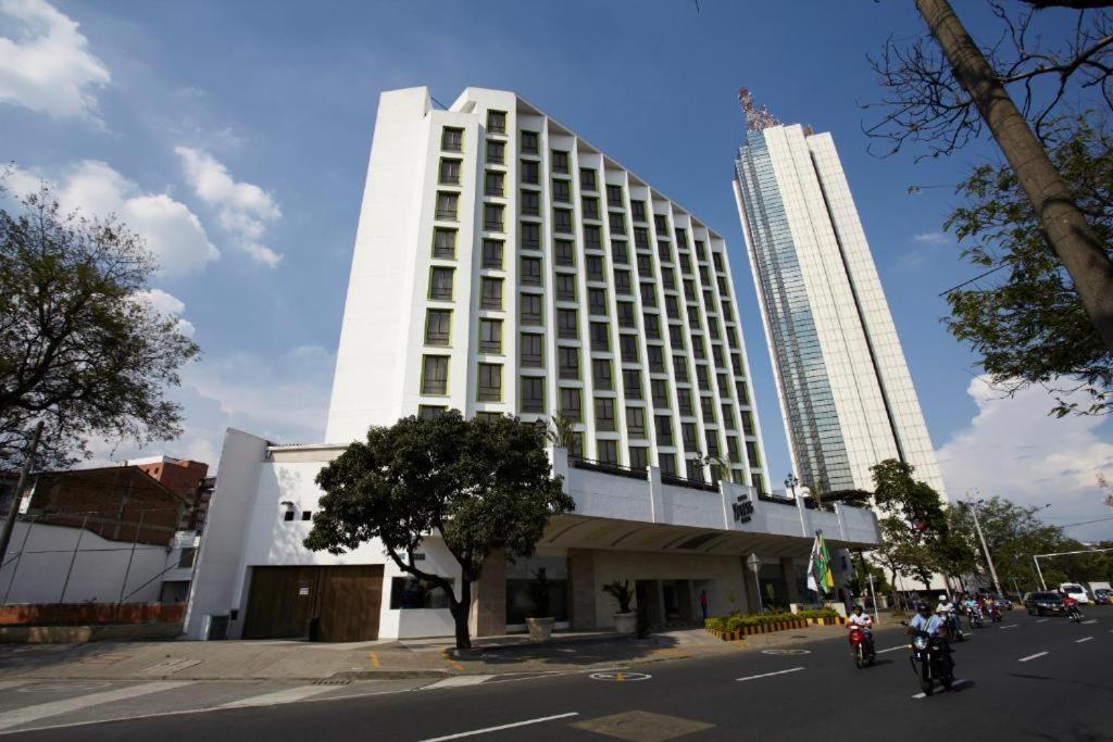 Club De Bienestar Ilar Bulevar Del Rio Cali Exteriör bild